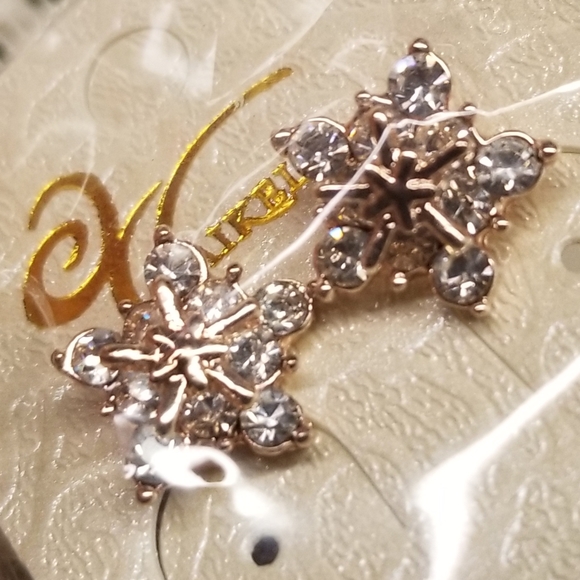 Aikeli snowflake earrings - Picture 2 of 6